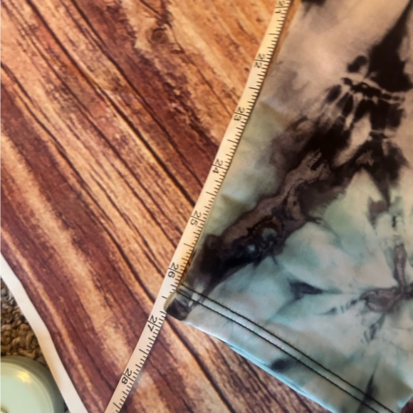 Women’s Onzie Legging Tye Dye Size L - Picture 3 of 6